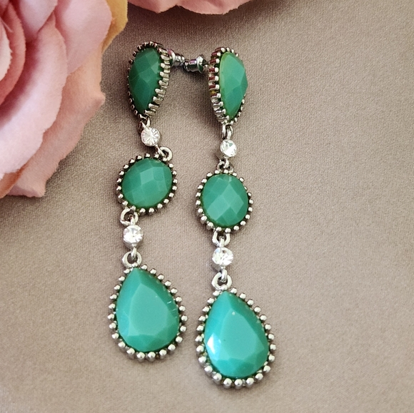 Earrings emerald green with sparkling stones - Picture 2 of 3